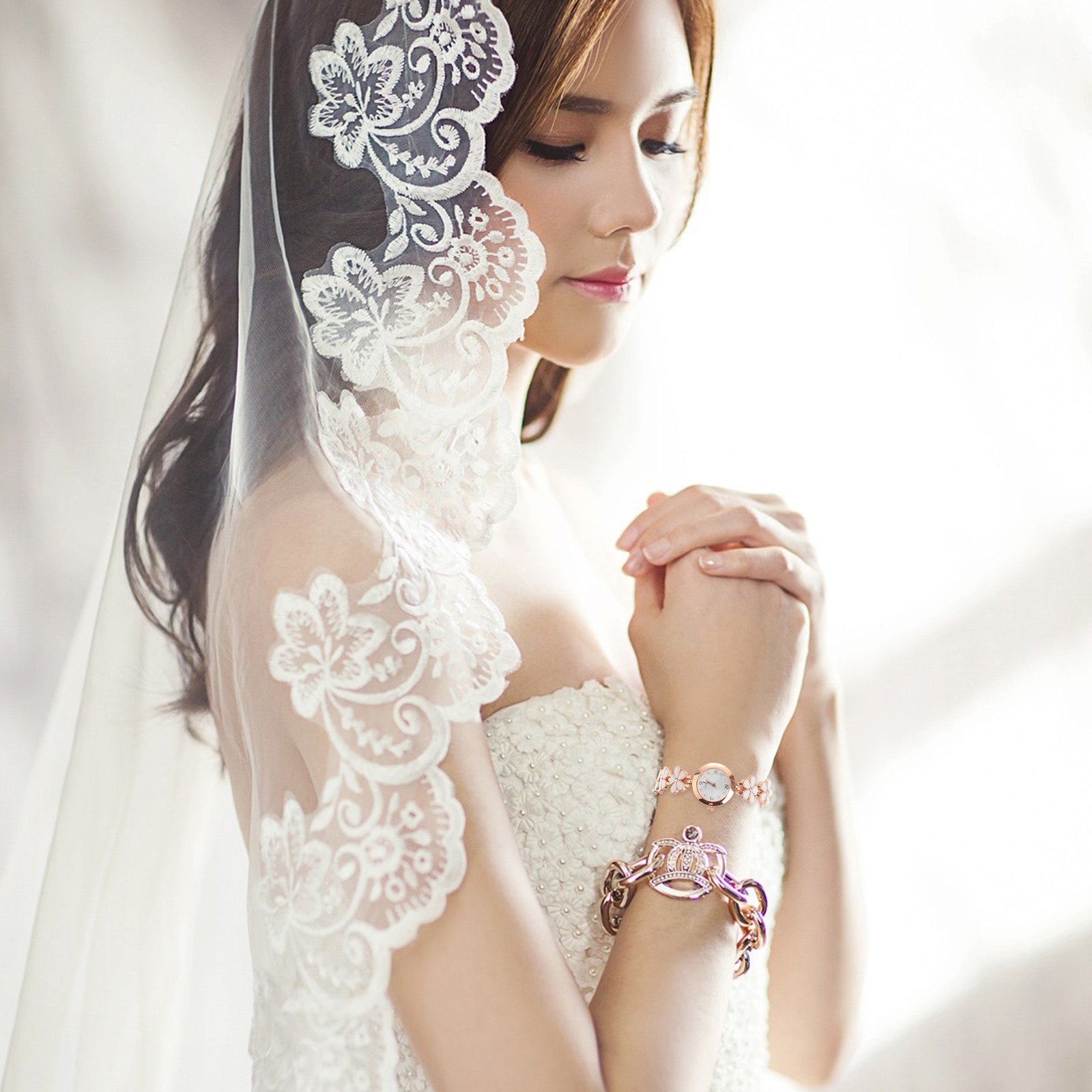 Exquisite Uhr, weißes Armband, – Luxury Watch Bewertung und Preis